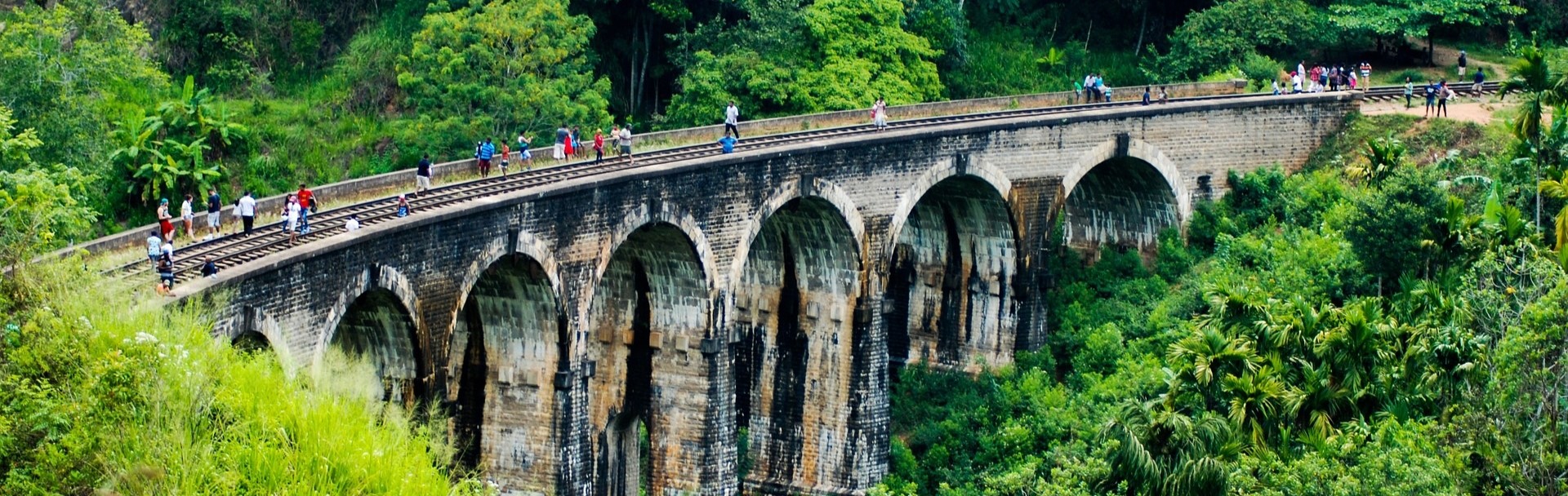 Nine Arches Bridge (Ella)