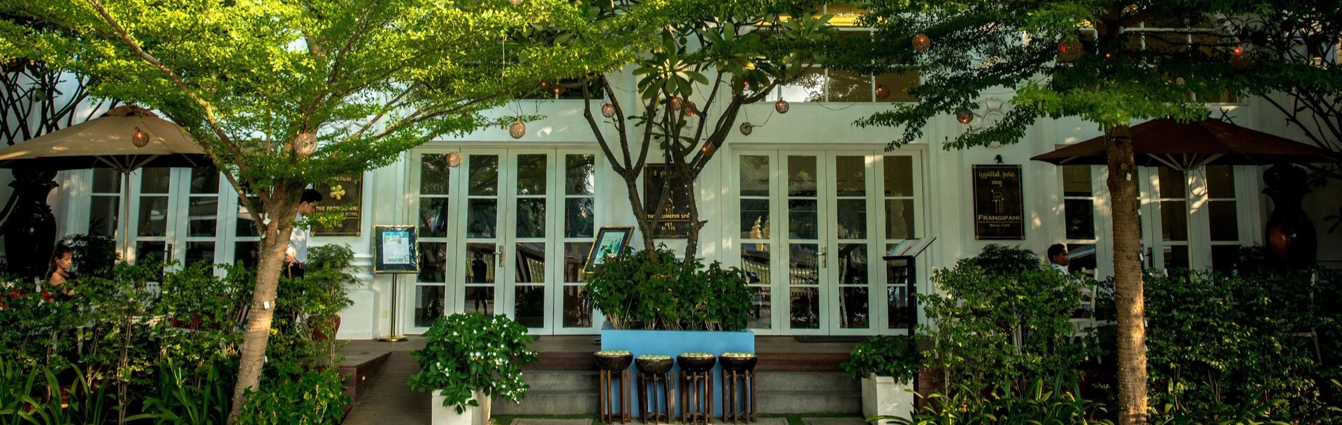 Frangipani Royal Palace Hotel