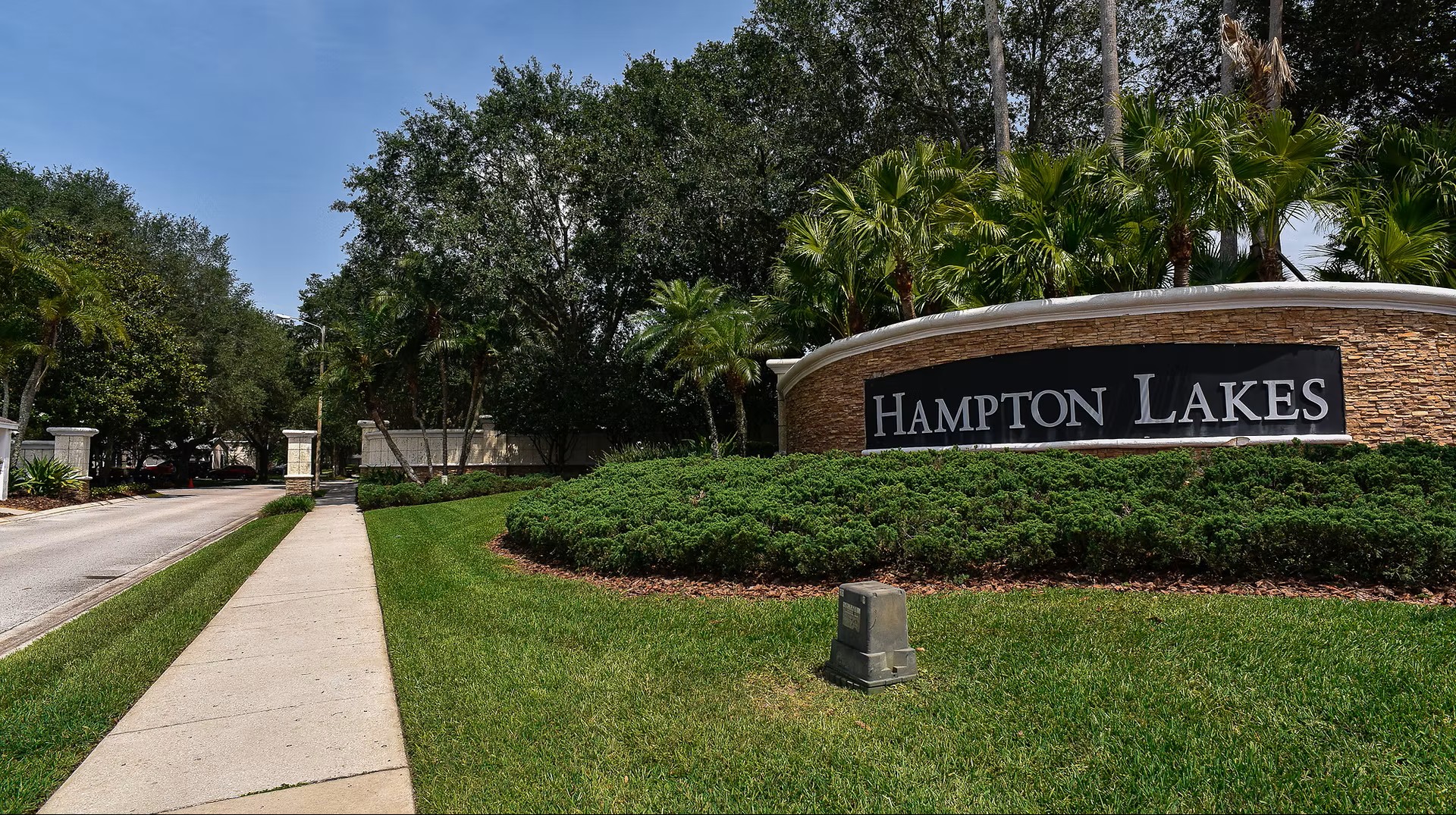 Hampton Lakes, Davenport